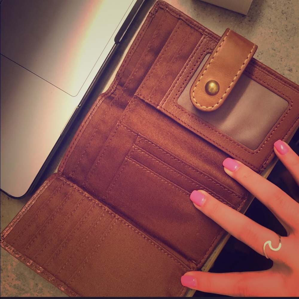 Reposh! Fossil bi-fold Wallet! 😍